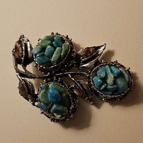 Vintage Leaf brooch with turquoise colored stones - Picture 5 of 5